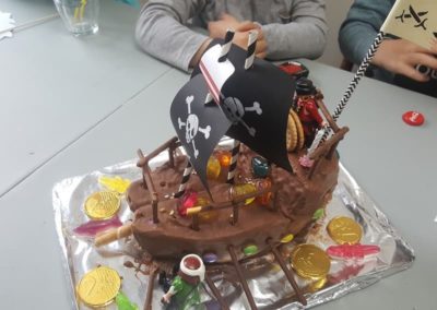 Gateau d'anniversaire en forme de bateau pirate